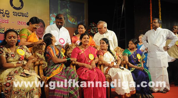 Bang Kitturu Rani award_May 26_2014-003