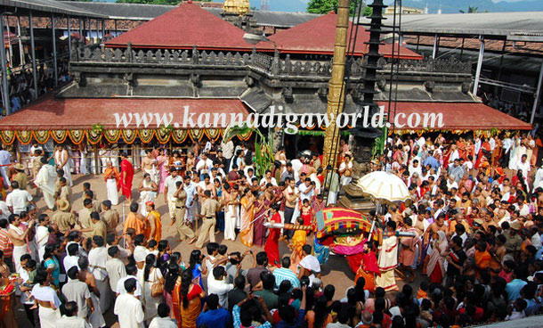 Kolluru_Mukambika_temple_Pi