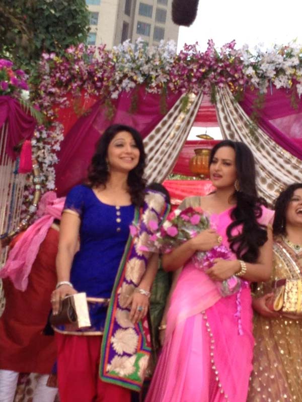 Aackruti Nagpal with Sonakshi Sinha.