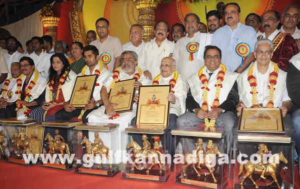 CM presents Kempegowda awards_June 27_2014_002