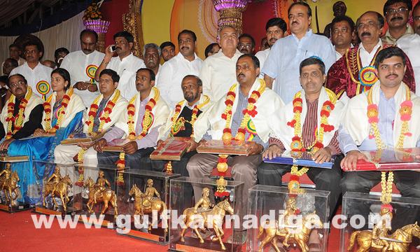CM presents Kempegowda awards_June 27_2014_007