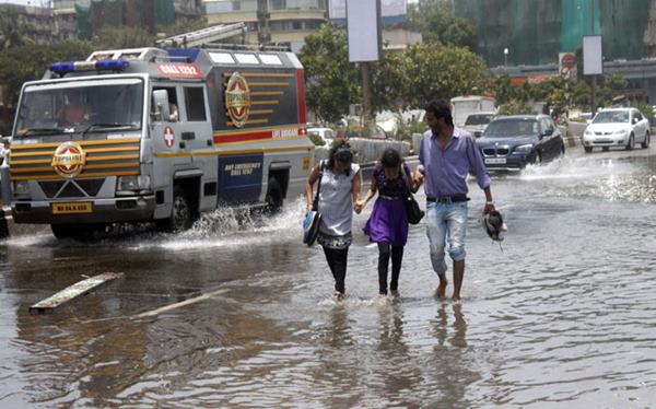 Mumbai havy rain _June 12_2014_004