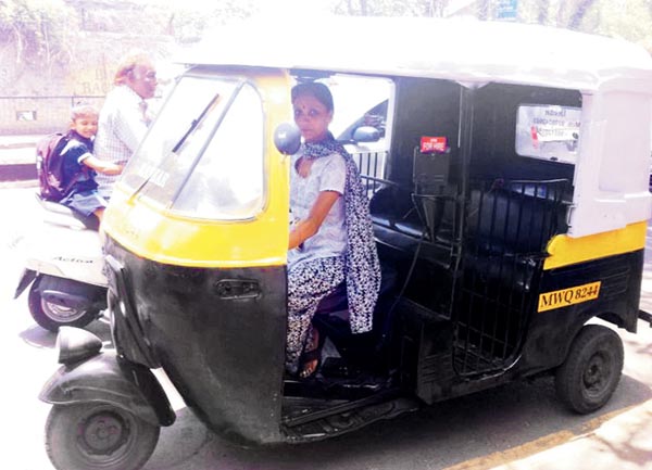 Pune-female-rickshaw22