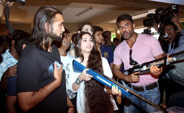 Akhil Kapoor Sasha Agha Khan and Suniel Shetty at event