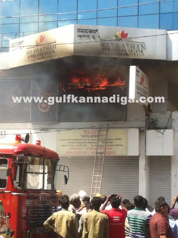 Fire at Navarathan Jewellers_July 3_2014_001