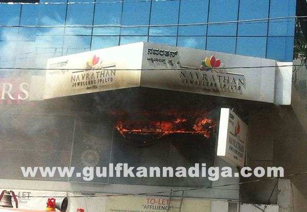 Fire at Navarathan Jewellers_July 3_2014_002