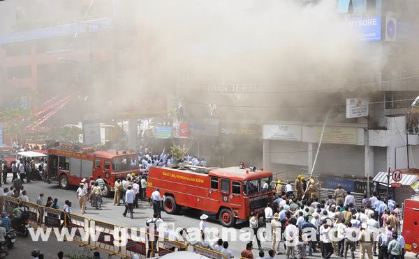 Fire at Navarathan Jewellers_July 3_2014_003