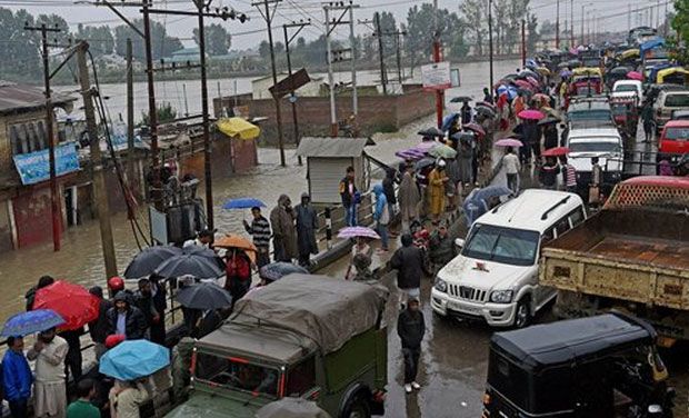 kashmir-flooding-rivers