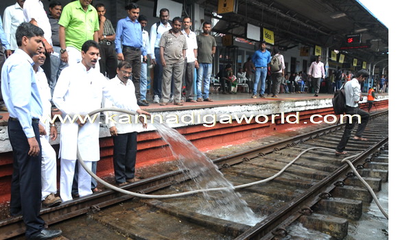 raiway_stand_photo_2