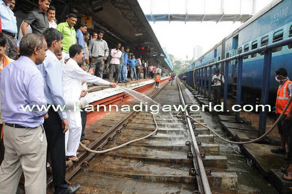 raiway_stand_photo_3