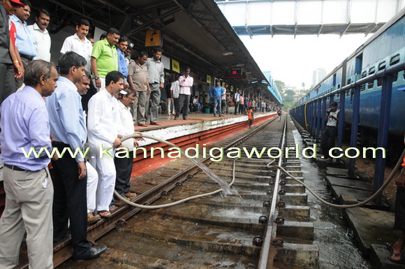 raiway_stand_photo_4