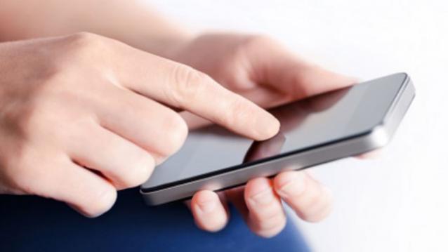 Texting-using-cellphone-smartphone-jpg-624x351