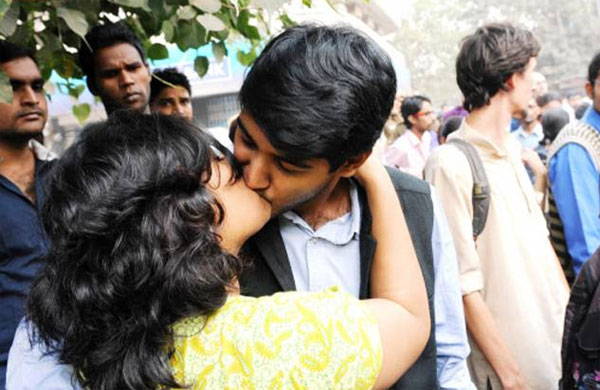 kiss-of-love-delhi