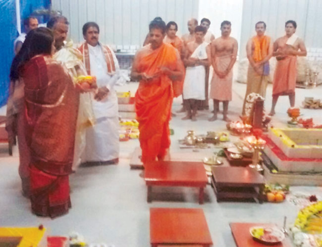  A 22-member team of Bengaluru-based Vedic Brahmins, led by renowned astrologer Chandrashekar Swami, has been performing powerful yagnas for the well-being of Sultan Qaboos bin Said Al Said (right) of Oman.