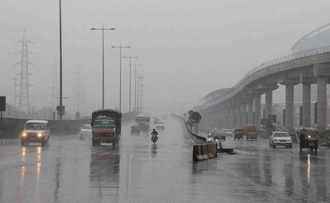 Delhi_rains_Dec14_PTI_650_bigstry