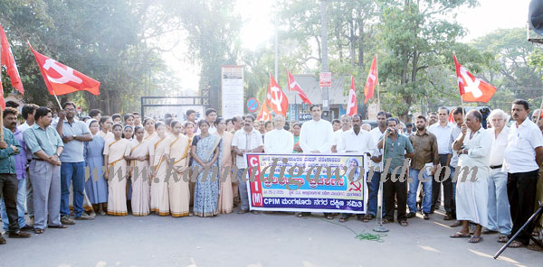 mother_teresha_protest_2