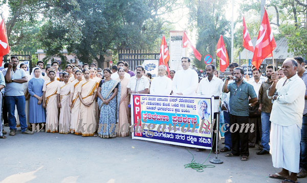 mother_teresha_protest_3