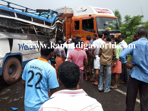 Lory_bus_accident_2