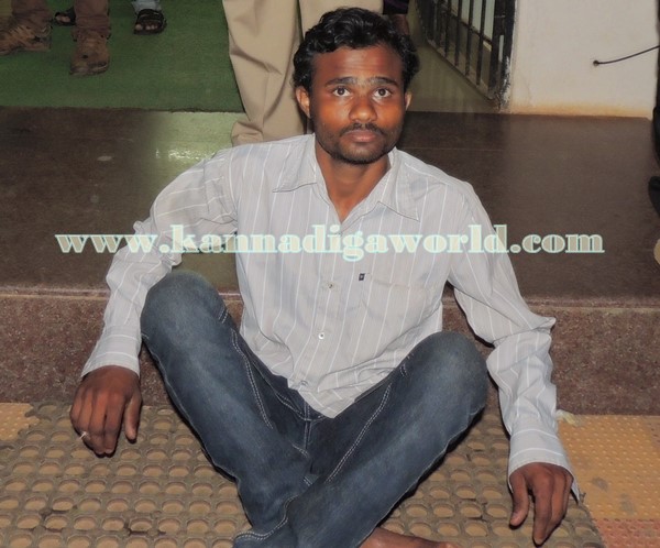 Siddapura_Mobile Shop_Thaeft (2)