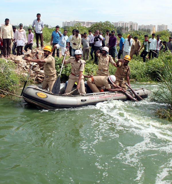 Rescue operation of 15-year-old boy Prakash who drowned in a canal near Manyata Tech Park, in Bengaluru on Thursday, October 08, 2015. - KPN ### Boy drowned in a canal near Manyata Tech Park
