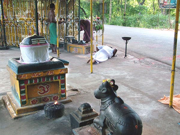 Why Nandi sits in front of Lord Shiva ? – KANNADIGA WORLD