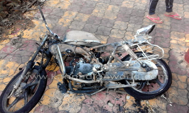 Car_Bike_fire_2