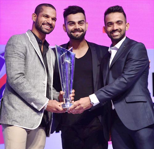 Mumbai: Cricketers Virat Kohli, Ajinkya Rahane and Shikhar Dhawan pose with the trophy during a press conference to announce the schedule of ICC World cup Twenty20 2016 in Mumbai on Friday. PTI Photo by Shashank Parade (PTI12_11_2015_000214B)