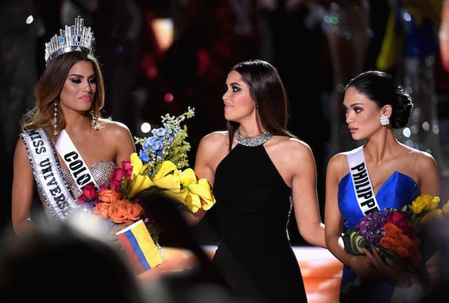 LAS VEGAS, NV - DECEMBER 20: (L-R) Miss Colombia 2015, Ariadna Gutierrez, has her crown removed by Miss Universe 2014, Paulina Vega, and given to the winner of Miss Universe 2015, Miss Phillipines 2015, Pia Alonzo Wurtzbach. Miss Colombia, Ariadna Gutierrez, was incorrectly named Miss Universe 2015 during the 2015 Miss Universe Pageant at The Axis at Planet Hollywood Resort & Casino on December 20, 2015 in Las Vegas, Nevada. (Photo by Ethan Miller/Getty Images)