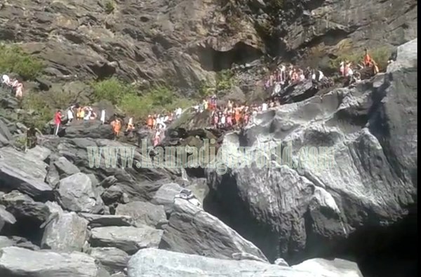 Belkal Theertha_Yellamavasye_snana (4)