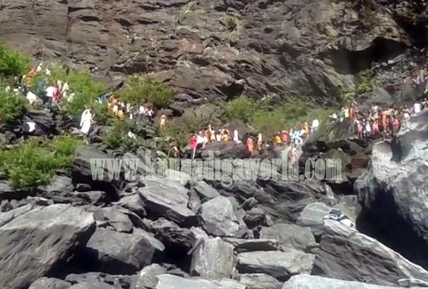 Belkal Theertha_Yellamavasye_snana (5)