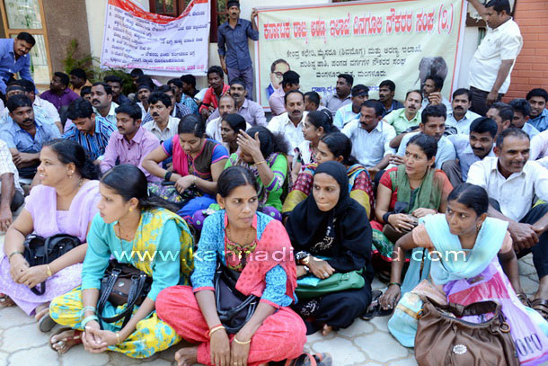 Forest_emplys_protest_3