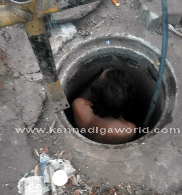 Man_hole_men_2