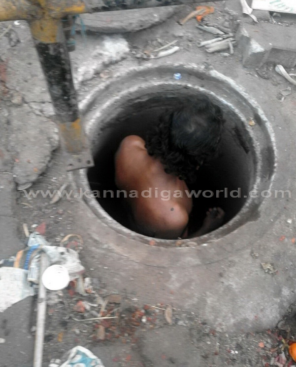 Man_hole_men_6