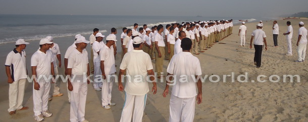 police_beach_walk_7