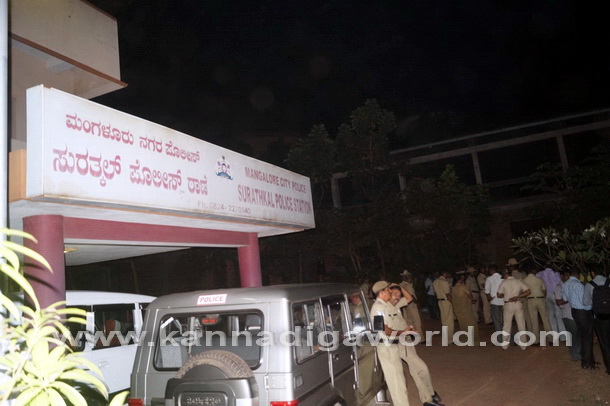 Suratkal_station_protest_11