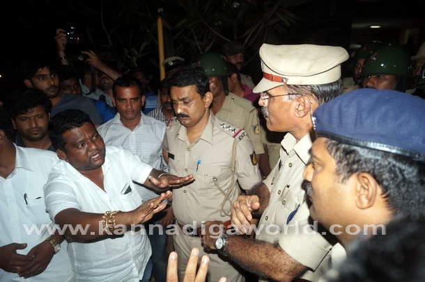 Suratkal_station_protest_4