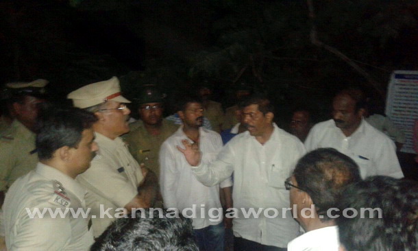 Suratkal_station_protest_5