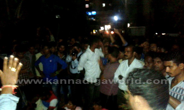 Suratkal_station_protest_7