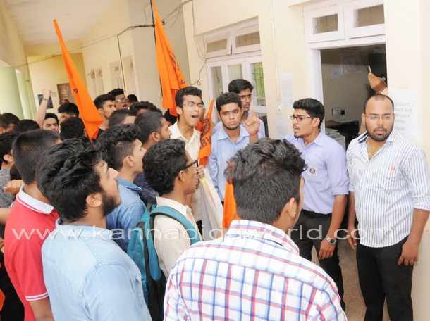 Abvp_protest_pic_8