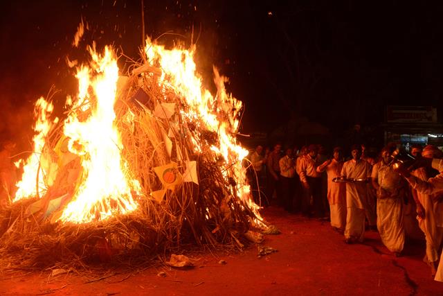 Hindu priests from Lord Jagannath Mandir participate in a ritual around the Holika bonfire outside the Lord Jagannath Mandir in Ahmedabad on March 26, 2013. The priests from Lord Jagannath Mandir and the police officers together ignited Holika which symbolizes the destruction of evil, to mark Holi. AFP PHOTO / Sam PANTHAKY (Photo credit should read SAM PANTHAKY/AFP/Getty Images)