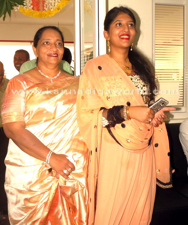 InLand_Evince_open_30