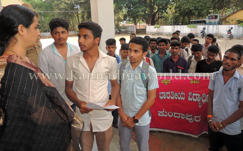 Kundapura_PUC Students_Protest (5)