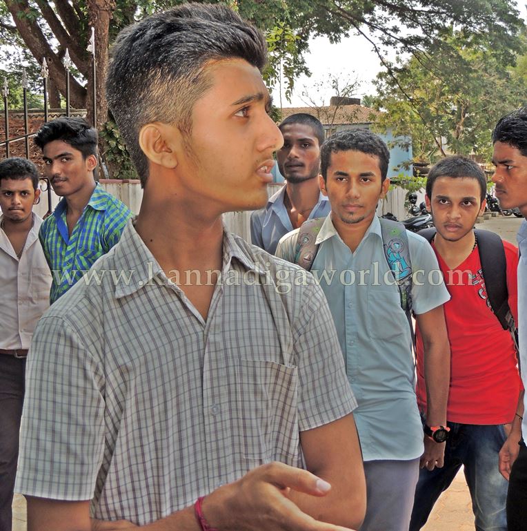Kundapura_PUC Students_Protest (6)