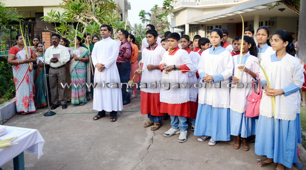 Pam_sunday_church_13