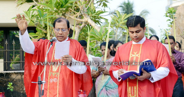 Pam_sunday_church_16