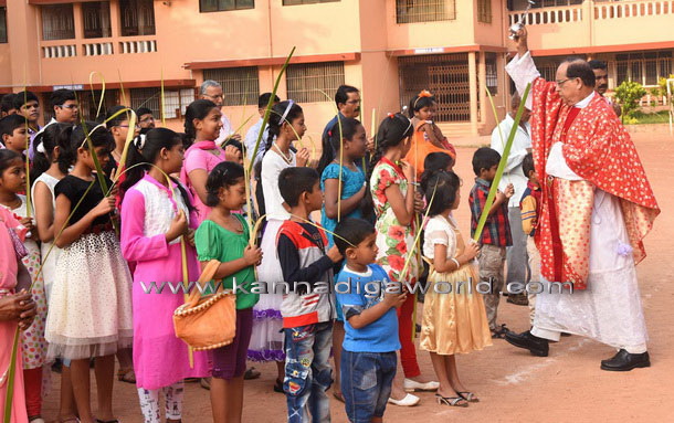 Pam_sunday_church_24