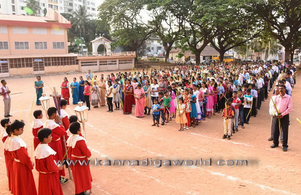 Pam_sunday_church_27