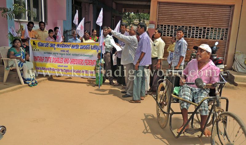 Kundapura_Handicaped_Protest (4)
