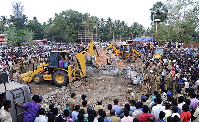 kerala-kollam-templ-fire1