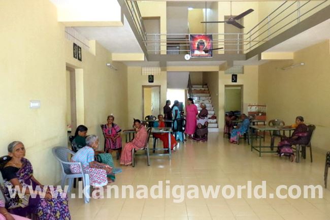 Harish Sherigar Donates a sum of Rs 15 Lakhs Mangalore-2016-Derlakatte_Ashram_33-008